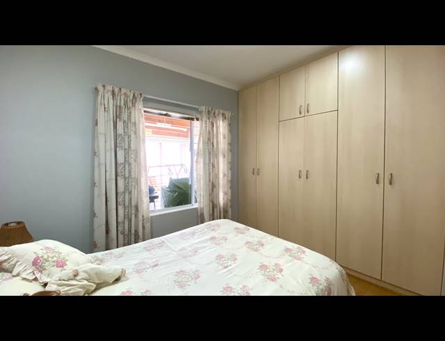5 BEDROOM HOUSE FOR SALE IN PORT OWEN